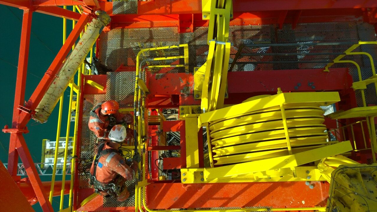 Vista dron oil rig