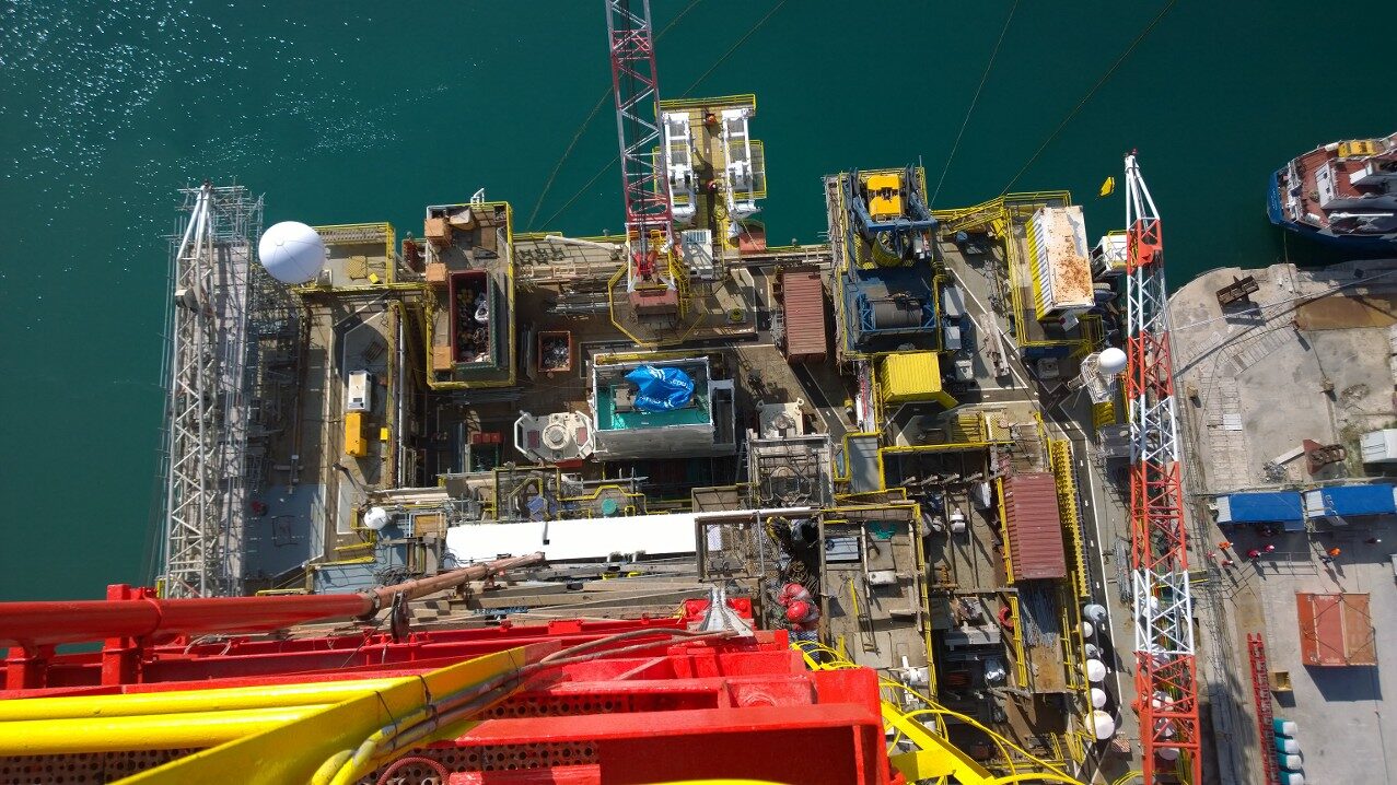Vertical oil rig